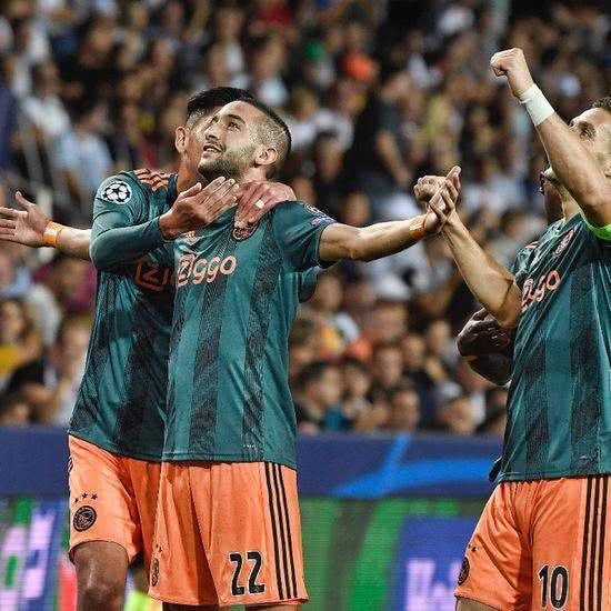 其中不乏许 其中不乏许