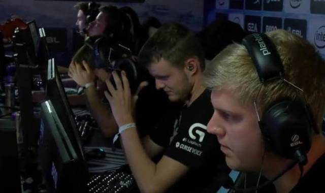 比赛会一边 比赛会一边