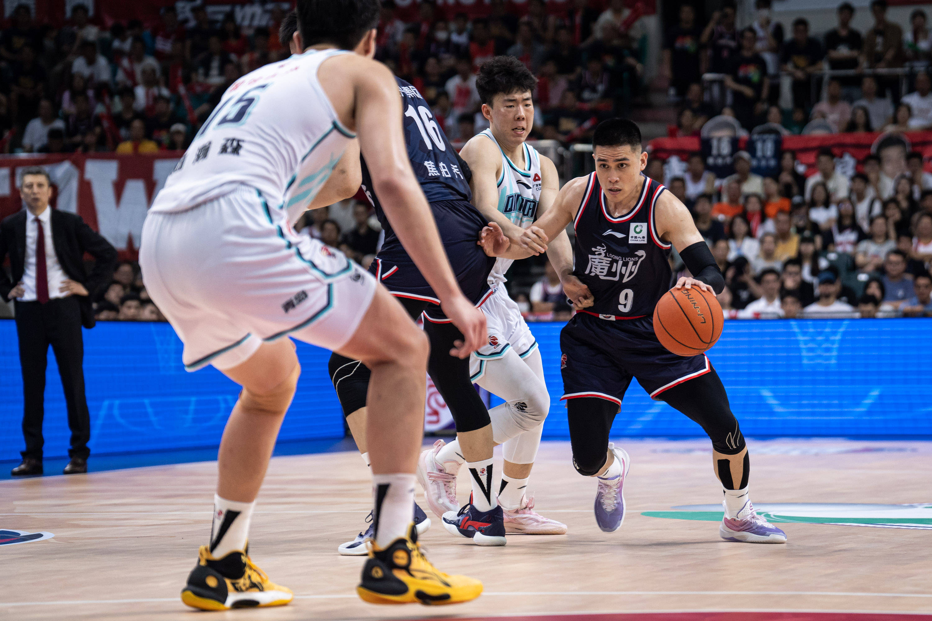 中场的控球 中场的控球